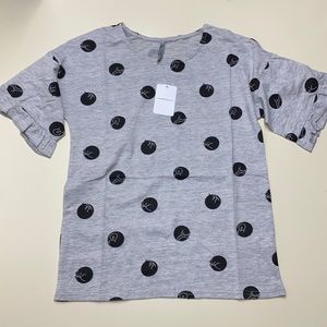 🌸 NWT size XS grey short sleeve ladies designed shirt